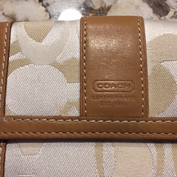 Coach Pale yellow and tan wallet - Picture 7 of 7